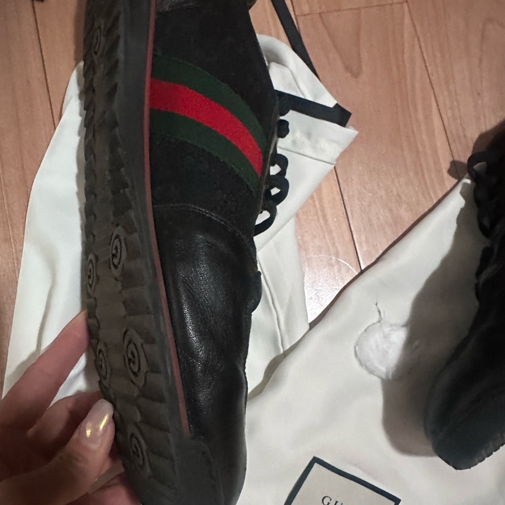 Gucci Men's Black and Red Sneakers - Picture 10 of 10